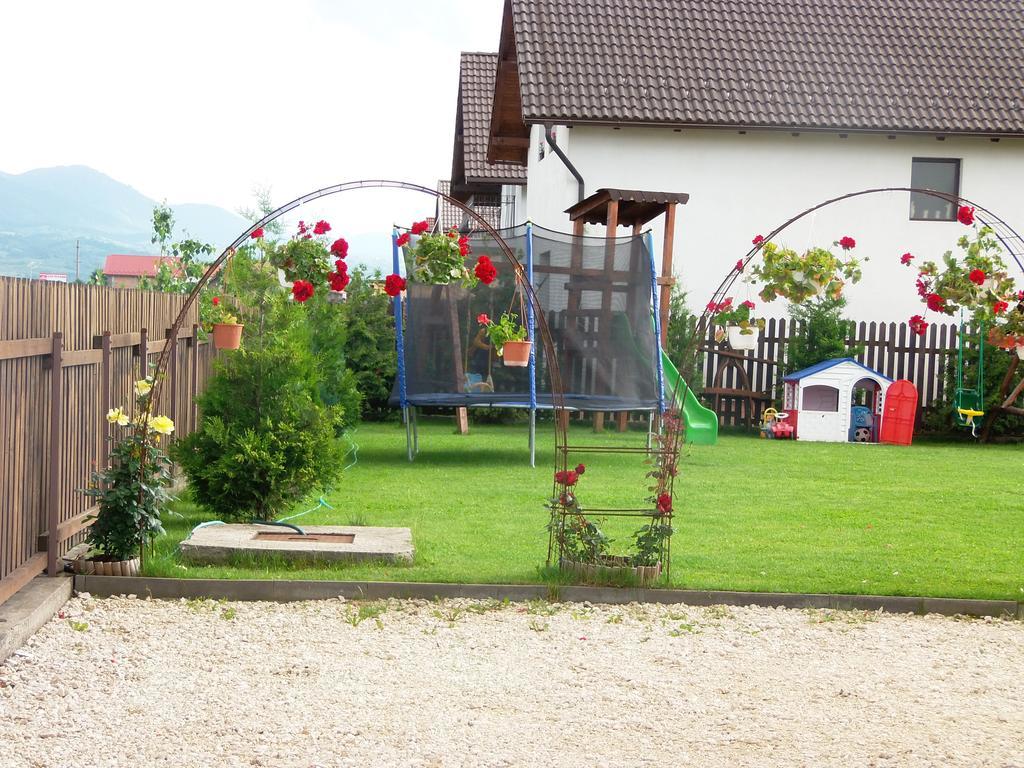 Pensiunea Dara Rîşnov Buitenkant foto